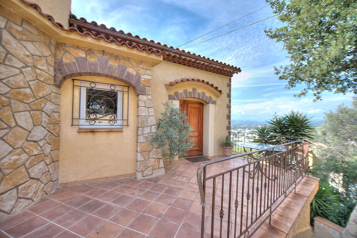 Saint raphael villa 5 pieces vue tres degagee provencale - photo 4