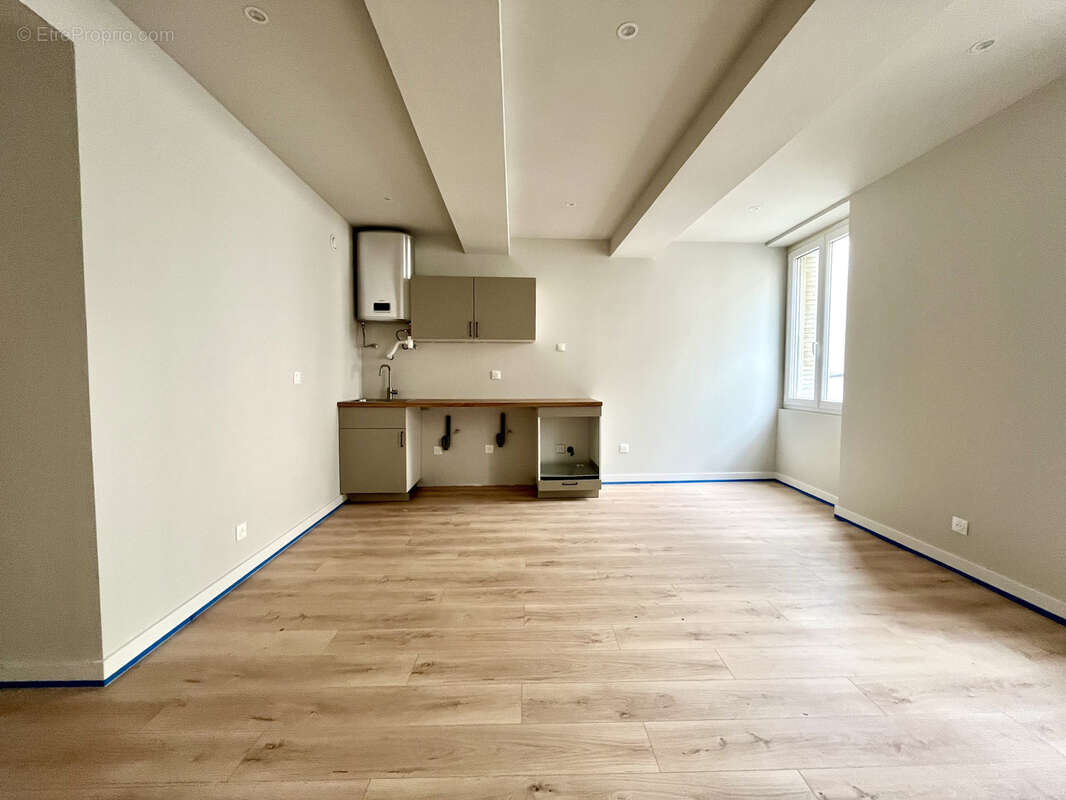 Appartement à MARSEILLE-1E