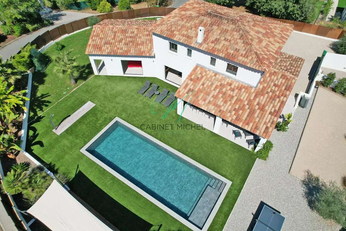 Maison à ROQUEFORT-LES-PINS