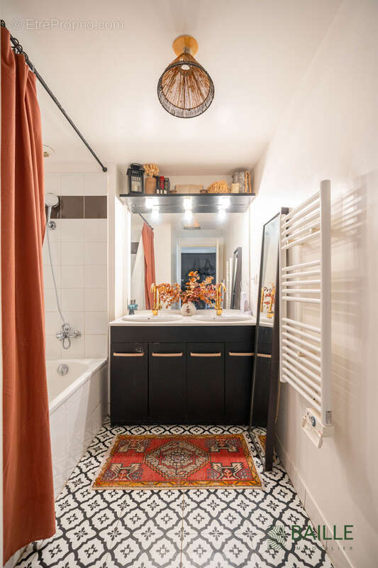 Appartement à MARSEILLE-2E