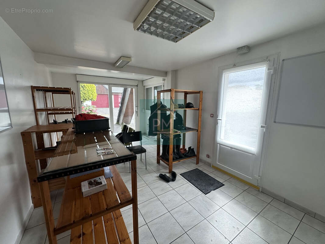 Pavillon d'habitation avec local professionnel indépendant   montdidier (80500) - photo 3