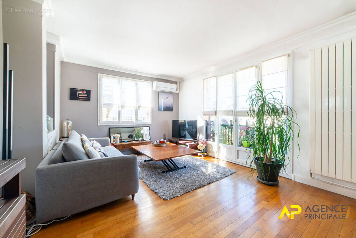 Appartement à LA GARENNE-COLOMBES