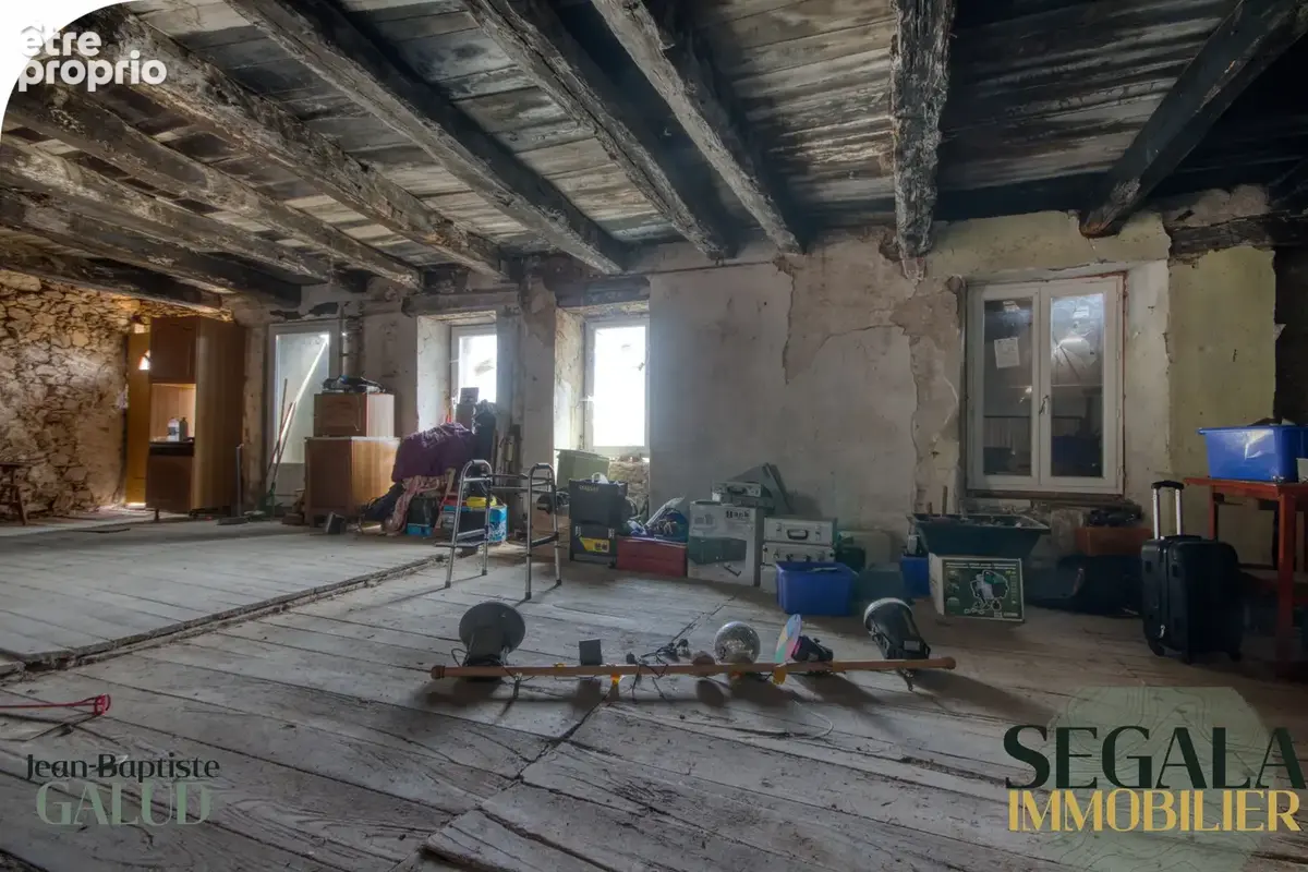 Maison à rénover   250 m2 au sol, cour et jardin constructible - photo 2
