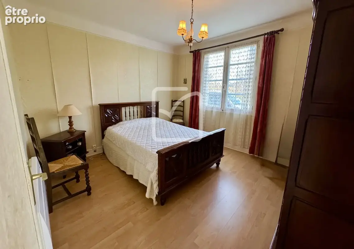 SOUS COMPROMIS _ Vaste Maison de campagne avec dépendances et grand terrain arboré de 3282 m2 - photo 7