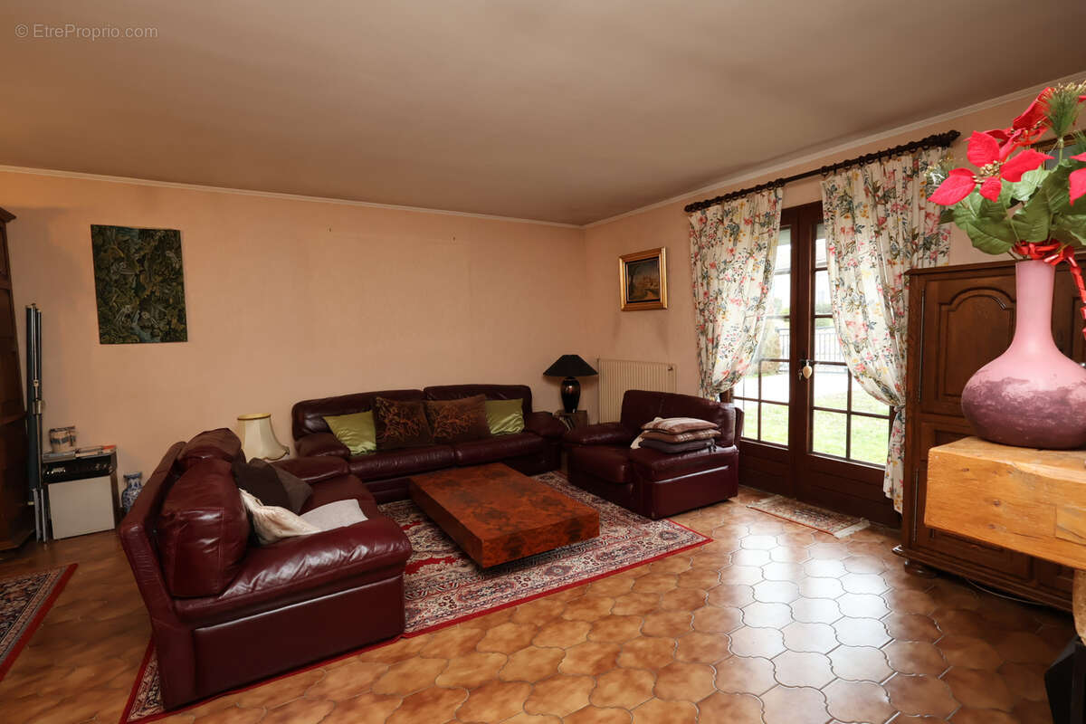 Maison à LOUVIGNY