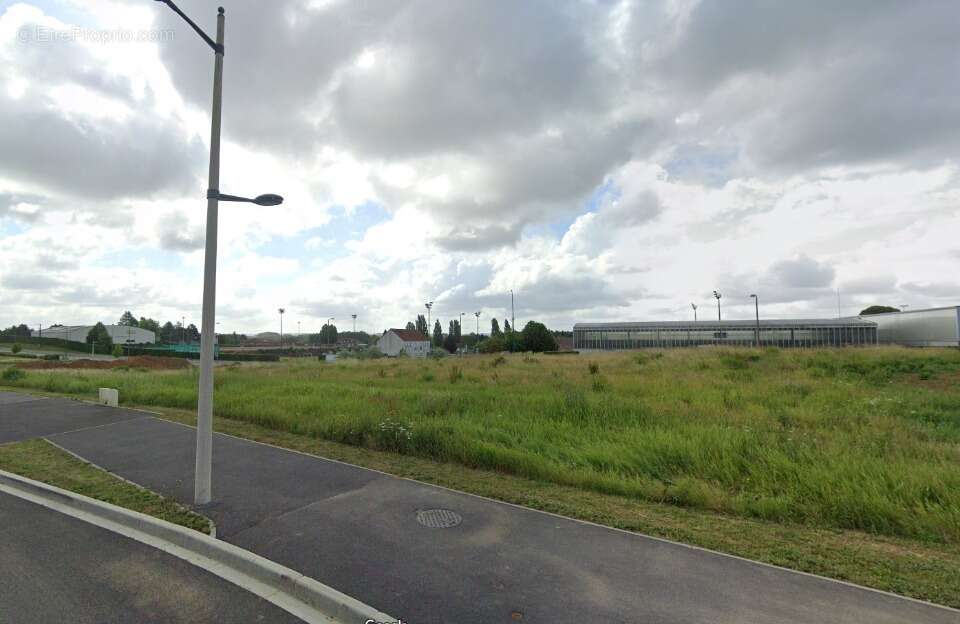 Terrain à SAINT-QUENTIN