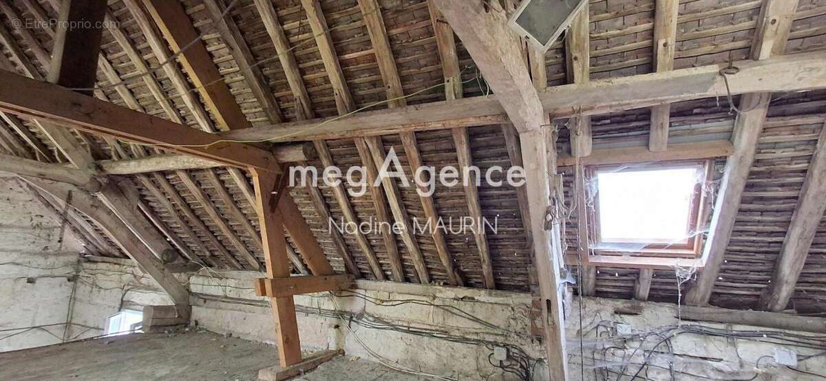 À rénover  Maison de 105 m² sur terrain de 3 180 m²  Villavard - photo 9