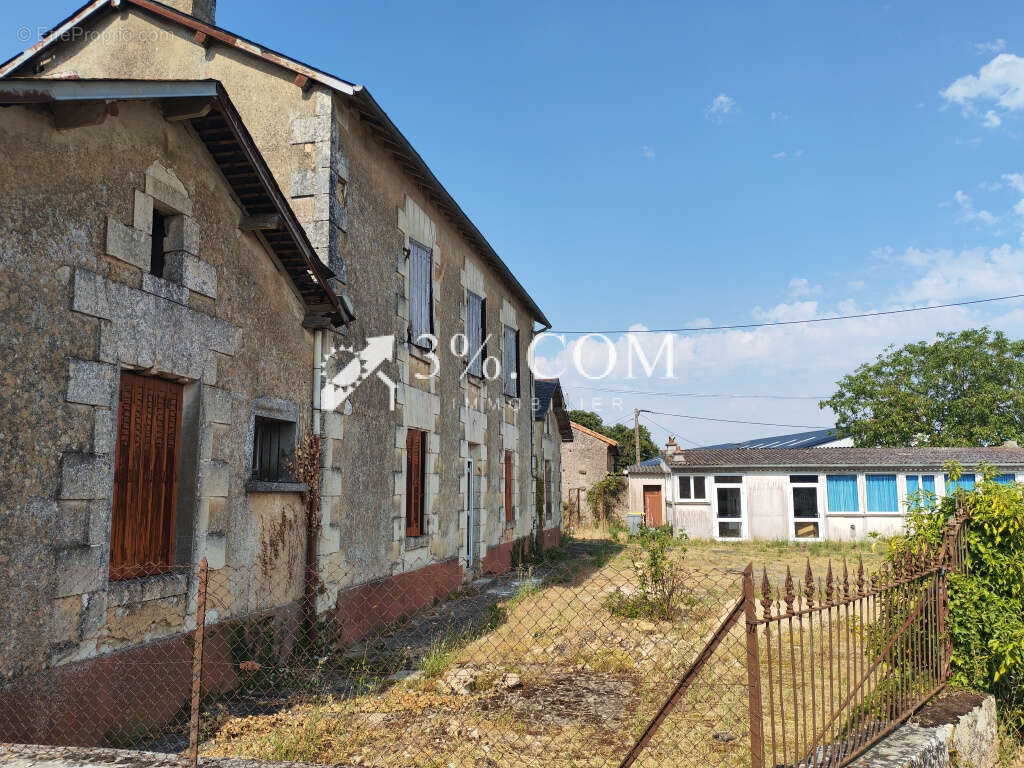 Ensemble immobilier à fort potentiel , ancienne école,  Comm - photo 2