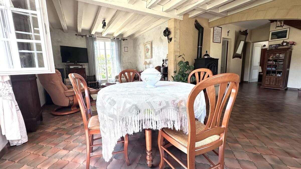 salon/séjour entrée maison principale - Maison à CALES