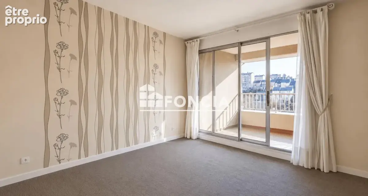 Rodez : dernier étage avec ascenseur, 4 chambres, deux terrasses, deux garages et deux caves - photo 6