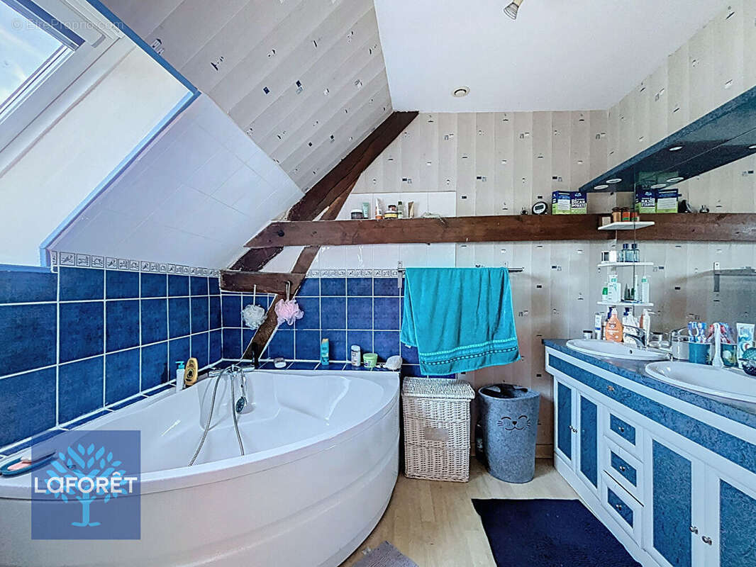 Maison à SAINT-GERMAIN-EN-COGLES