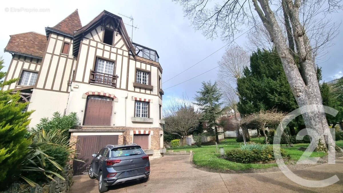 Maison à SAINT-MAUR-DES-FOSSES