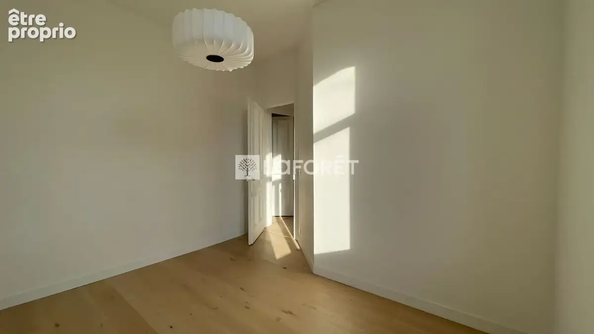 Superbe T4 de 85m² dans un immeuble de caractère - photo 13