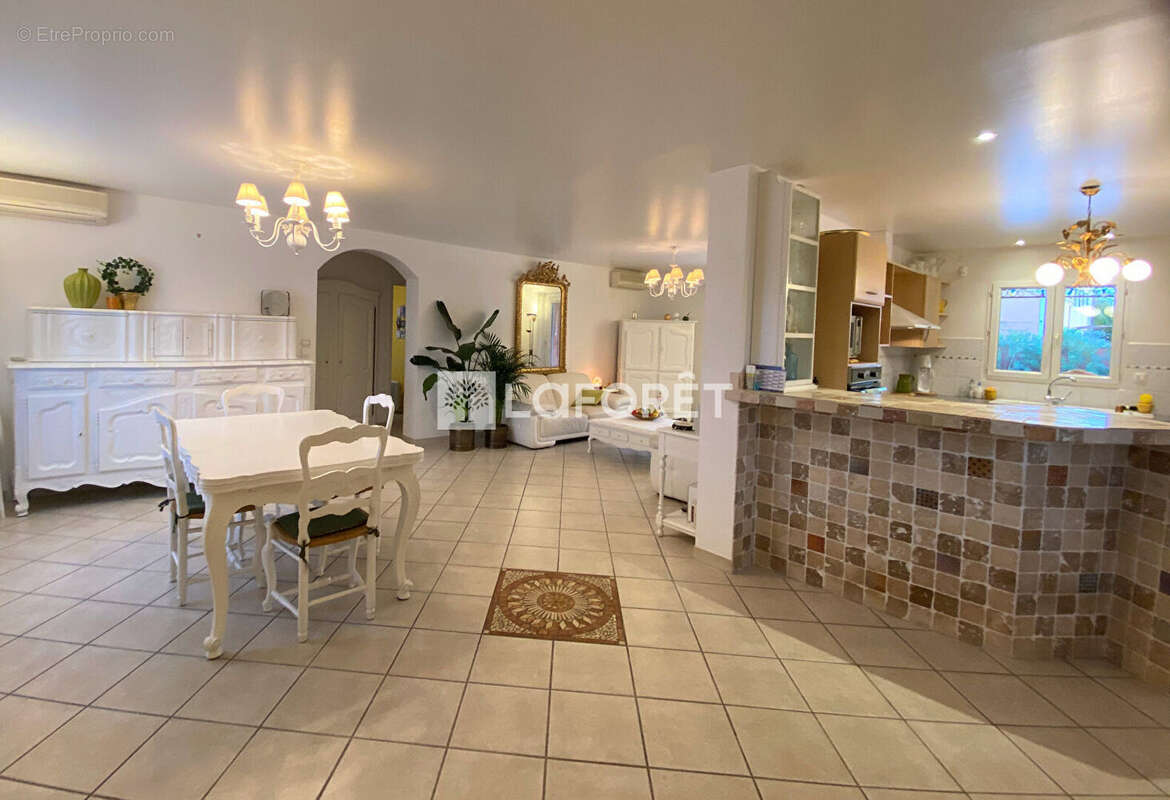 Maison à L&#039;ISLE-SUR-LA-SORGUE