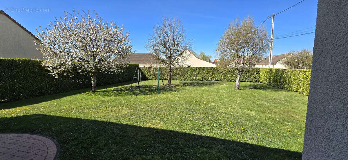 Maison à OUROUX-SUR-SAONE