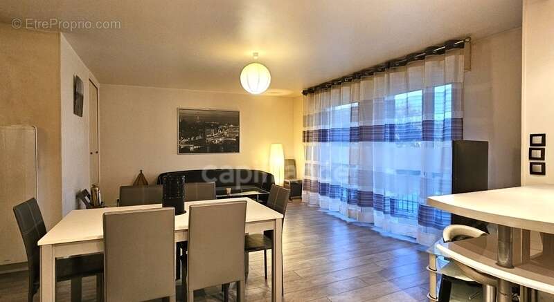 Appartement à MORIGNY-CHAMPIGNY