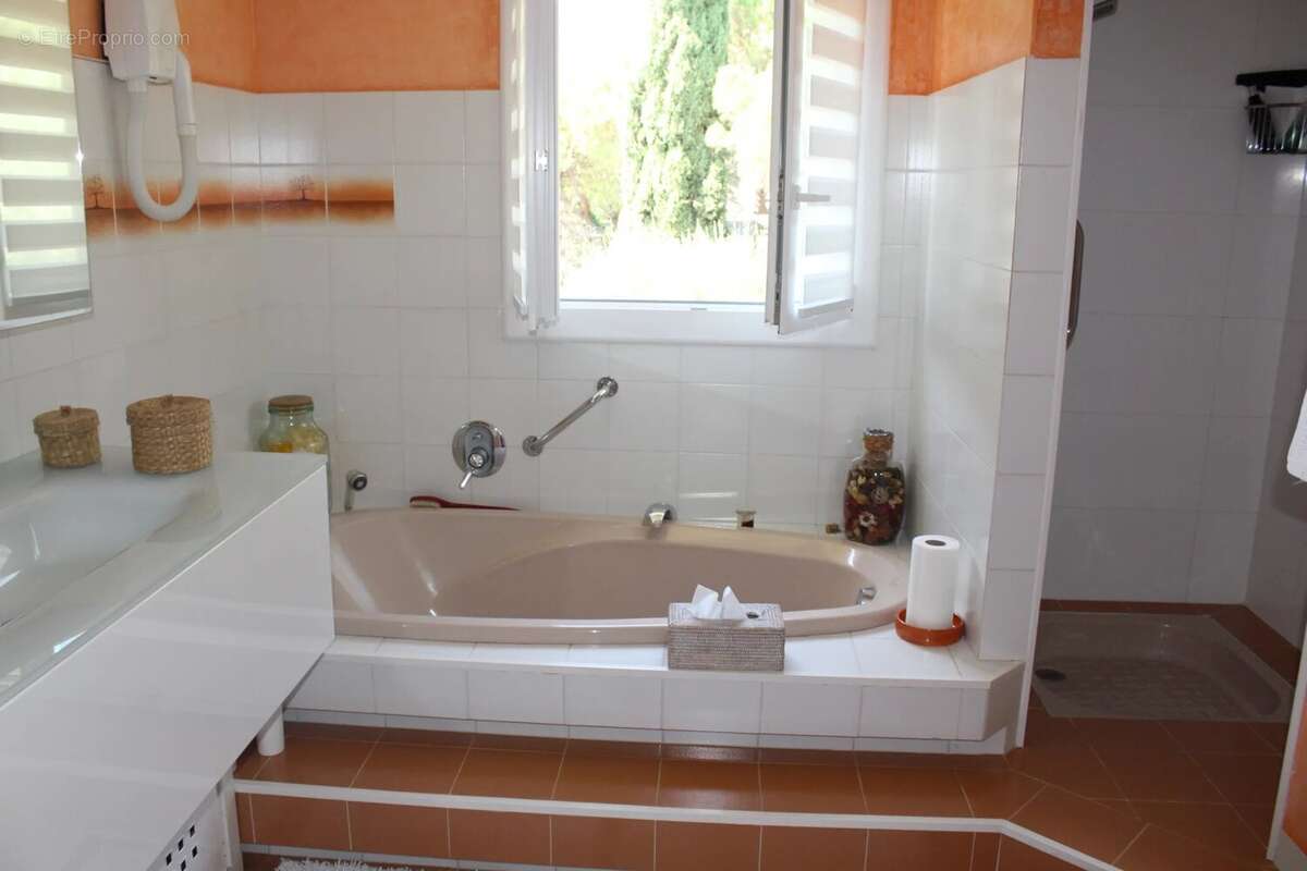 GRASSE St François, belle villa 5 Pièces en excellent état - photo 15