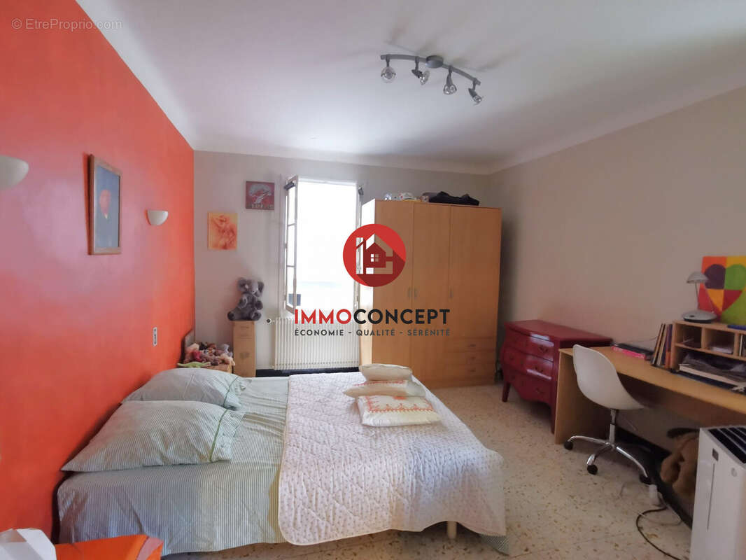 Appartement à BAGNOLS-SUR-CEZE