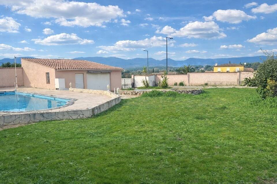Terrain à PIERREFEU-DU-VAR