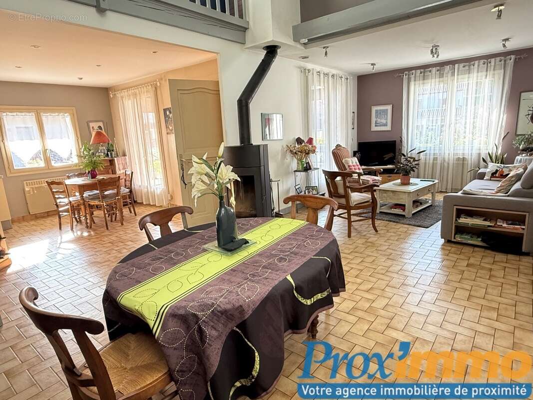 Maison à MIRIBEL-LES-ECHELLES