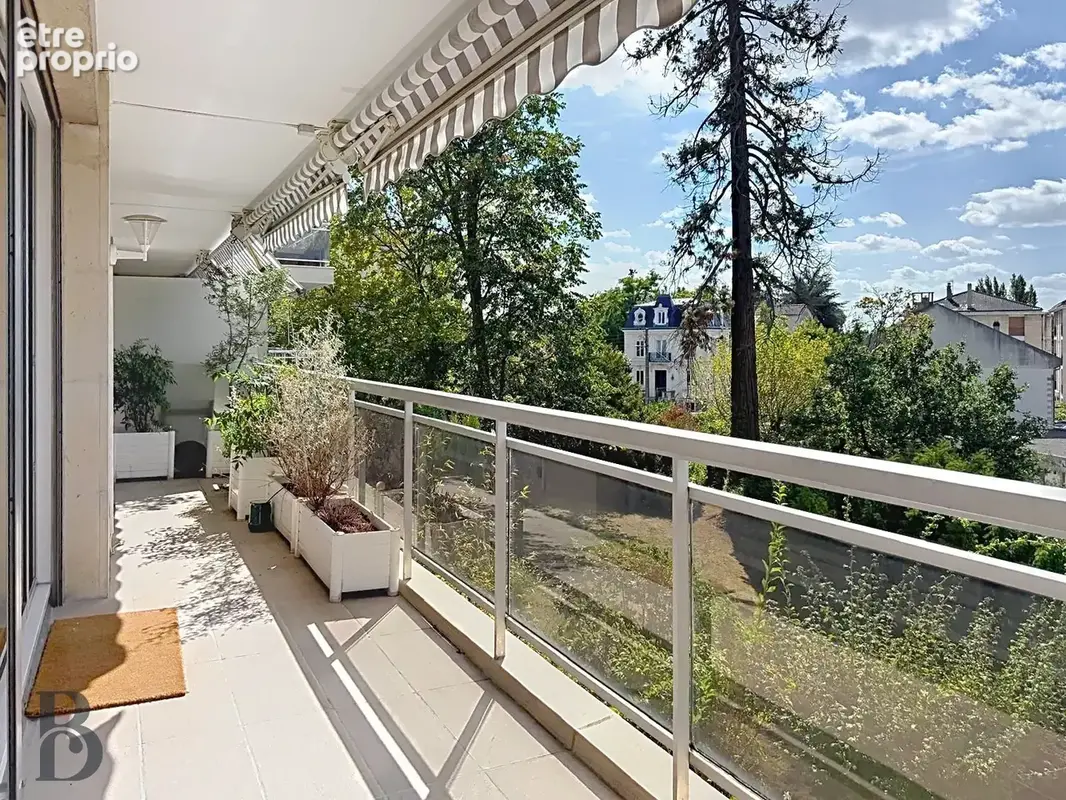 Très bel appartement rénové, au cœur de Montmorency - Balcon, parking et cave - photo 5
