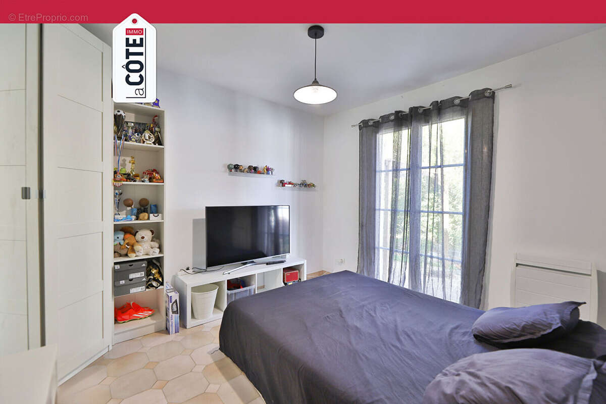 Maison à SAINT-MITRE-LES-REMPARTS