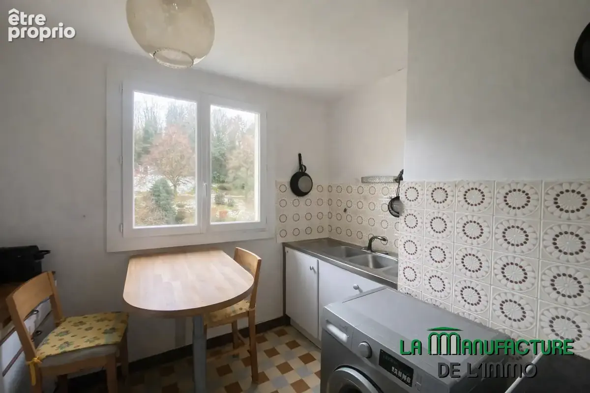 Appartement f3 traversant avec balcon - parking collectif - saint-etienne sud - photo 4