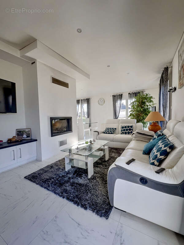 Maison à DOMPIERRE-SUR-BESBRE