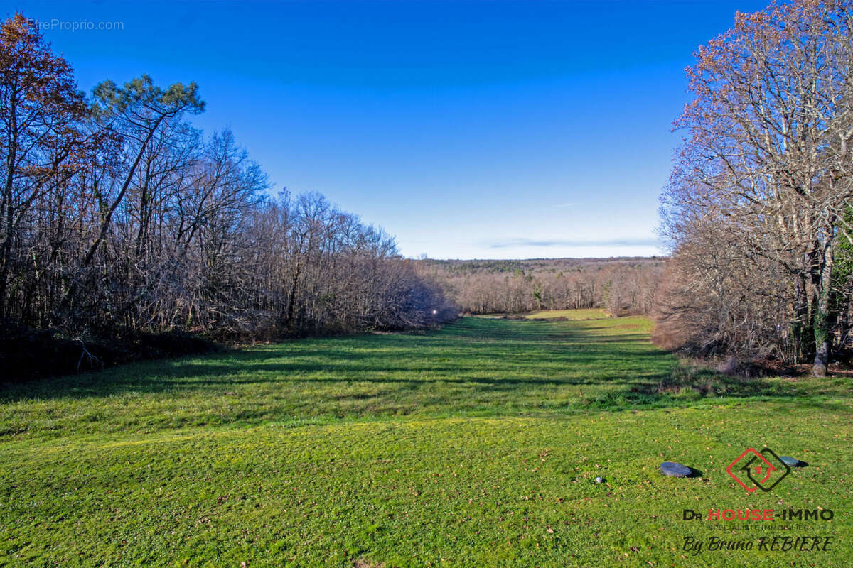 Maison à SAVIGNAC-LES-EGLISES