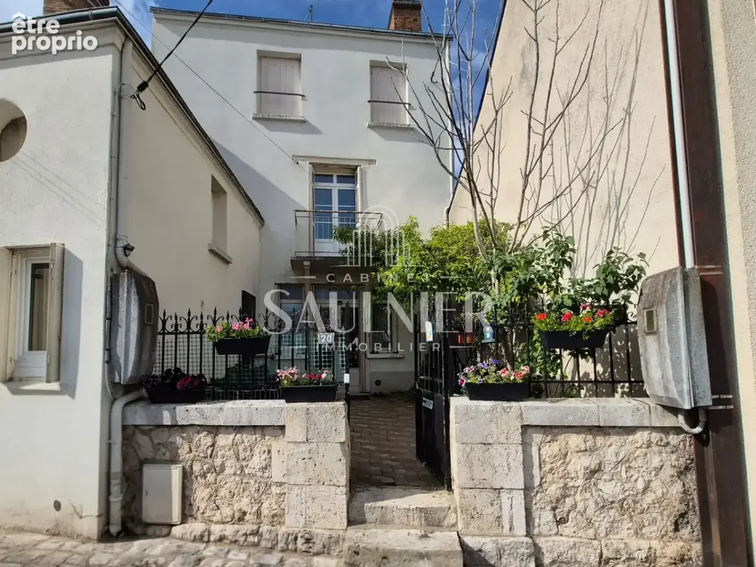 A Montrichard, maison de 115 m2 divisée en 2 logements / idéal investisseur ! - photo 1