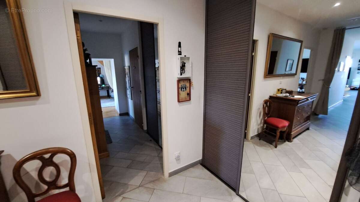 Agde - appartement duplex de standing - t4 au dernier étage - terrasse 36m² (vue)- 2 parkings couverts. - photo 15