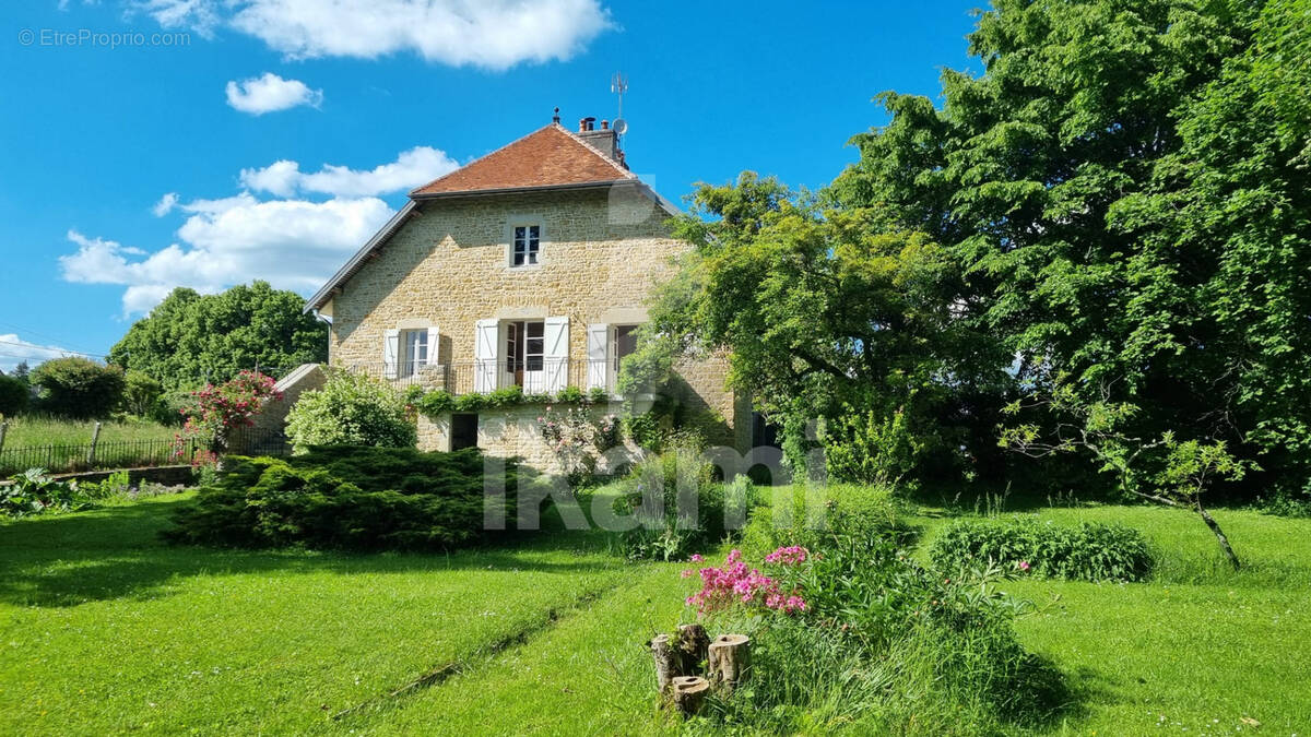 Maison à MONTAIN