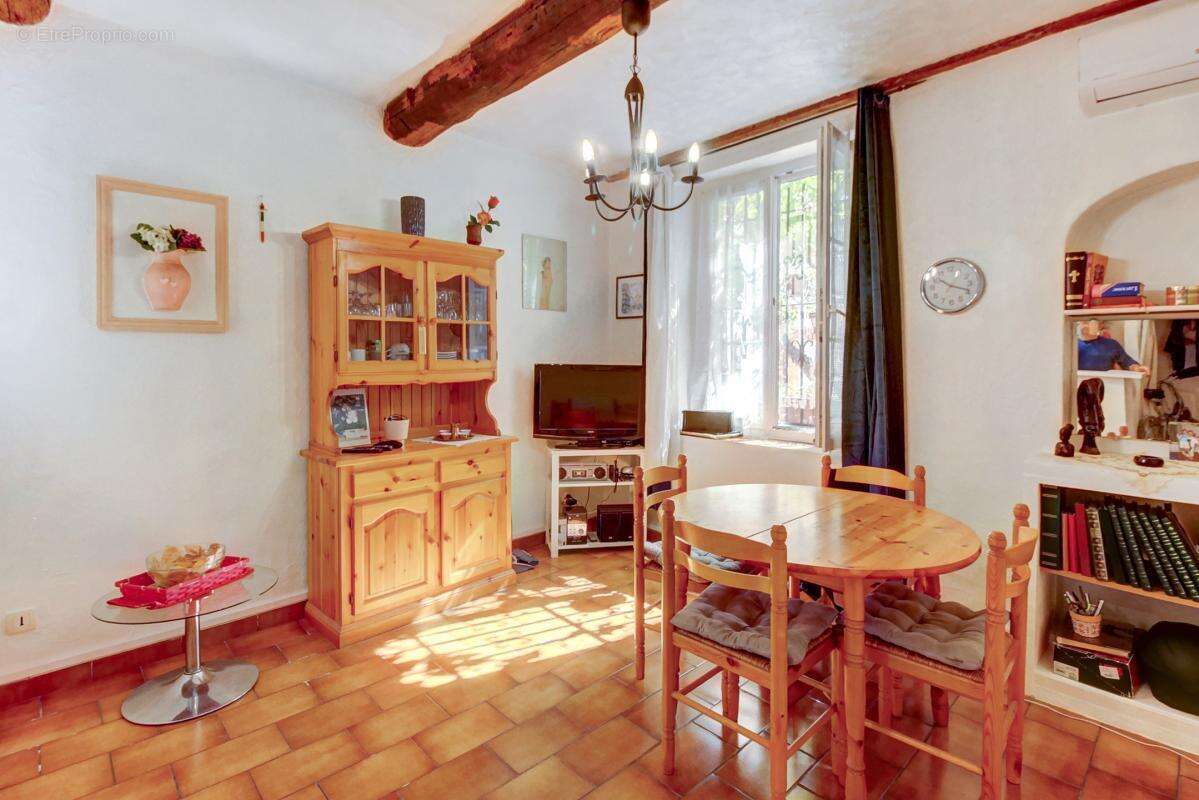 Maison à SAINT-LAURENT-DU-VAR