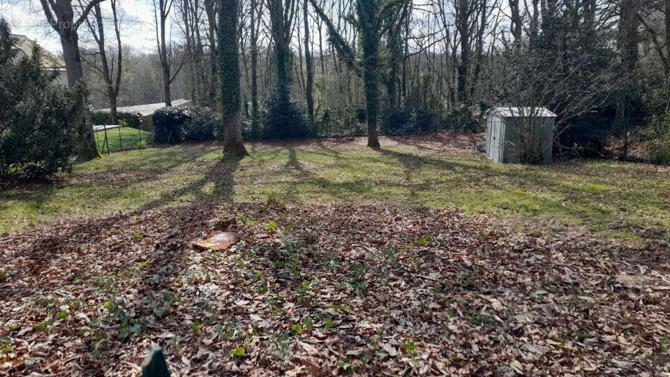 Terrain 928 m² à Saint-Remy-Les-Chevreuse  - photo 2