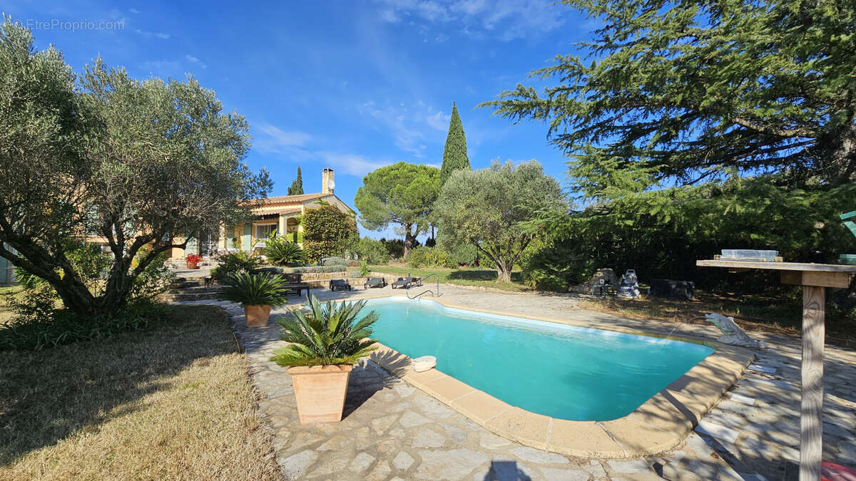 Maison à SAINT-GILLES