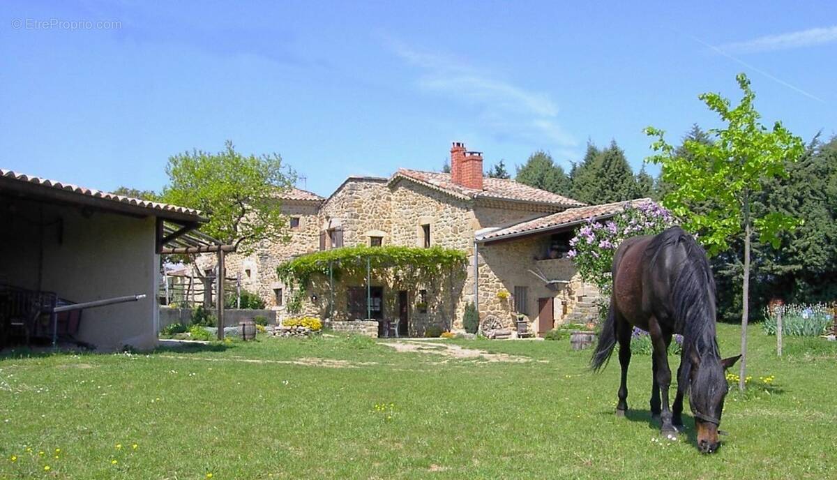 Maison à CHARMES-SUR-RHONE