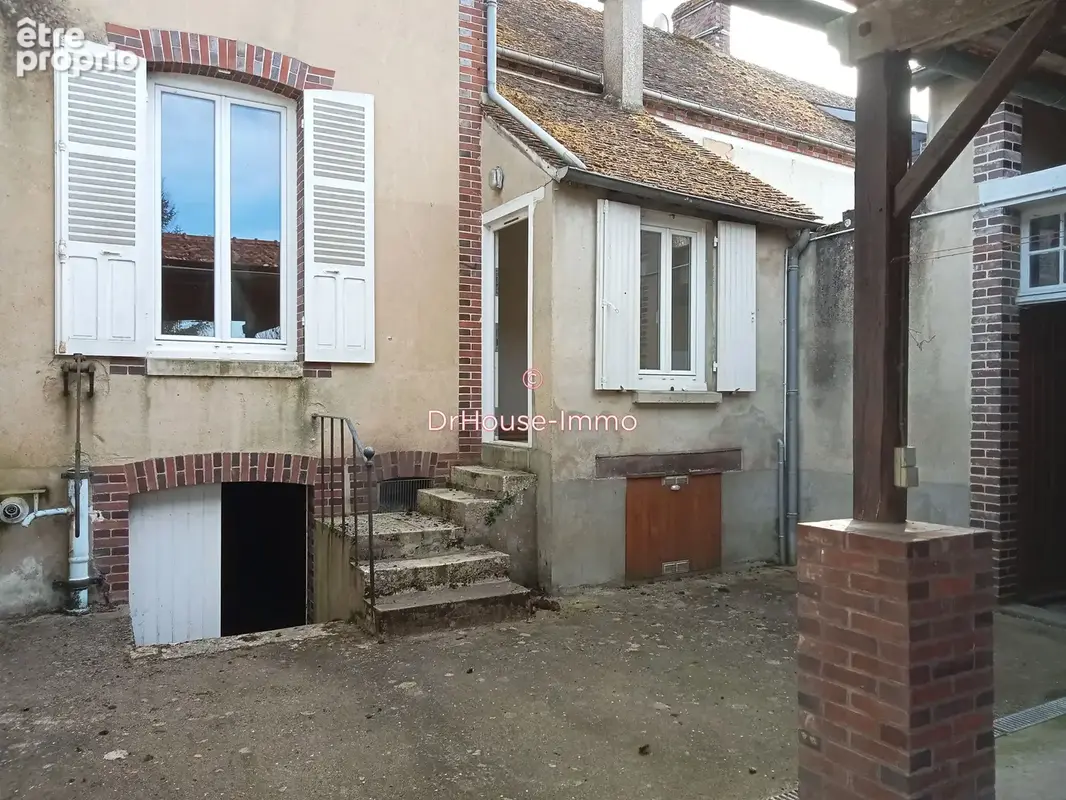 Maison à GY-LES-NONAINS