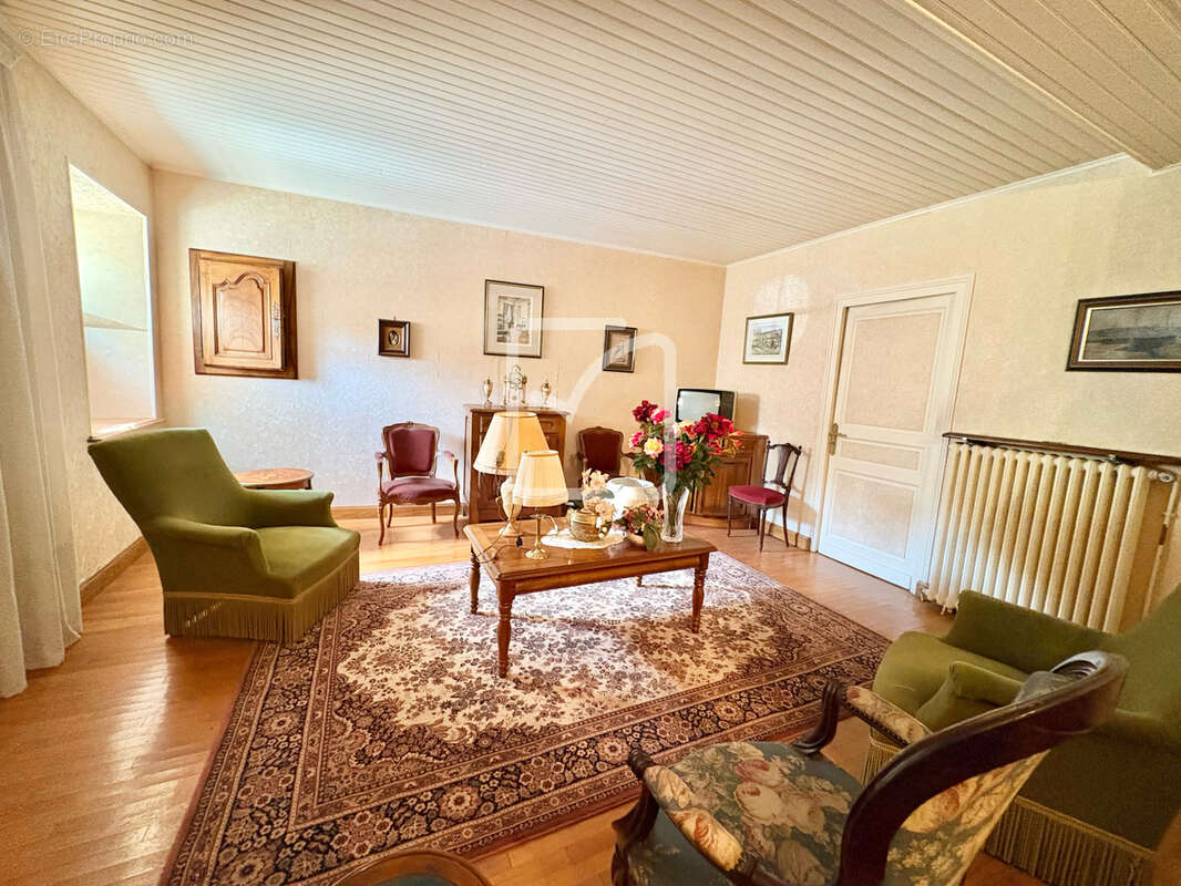 Maison à AZERAT