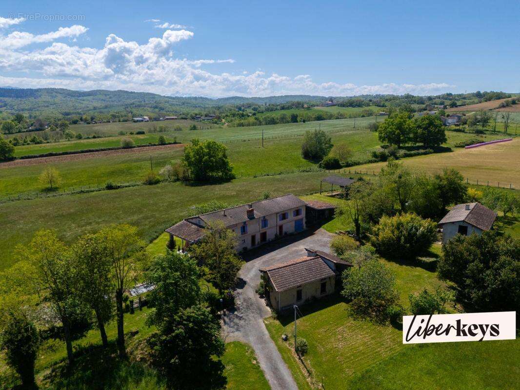 Maison longère T6 garage, annexes, terrain cadre exceptionnel - photo 2