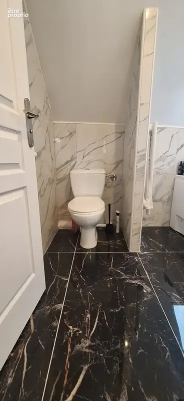 A 5 mn de la gare de sens,maison de ville avec sa terrasse privative et local commercial,ideal 1er achat. - photo 9