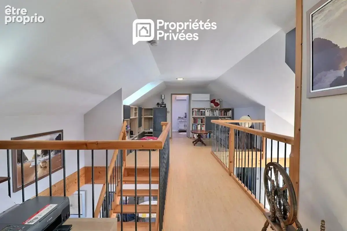 Propriété -7 pièces avec studio, piscine et local professionnel - photo 16