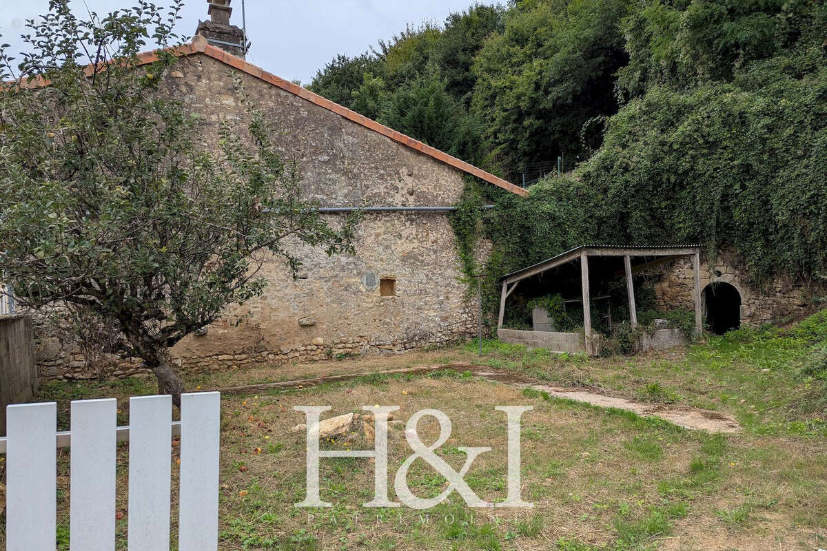 Maison à LUSIGNAN