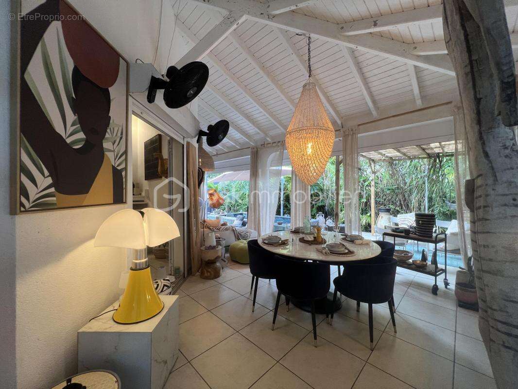 Commerce à SAINTE-ANNE