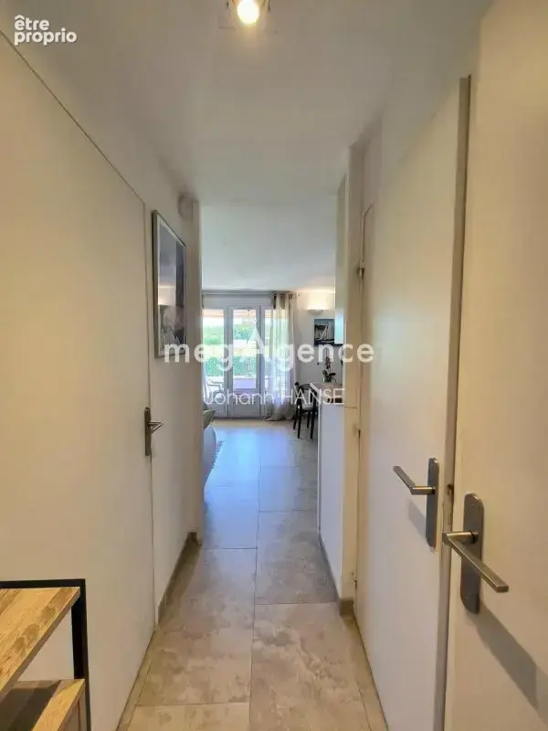 La croix-valmer – t2 29 m² – terrasse couverte 8 m² – piscine – tout à pied - photo 4