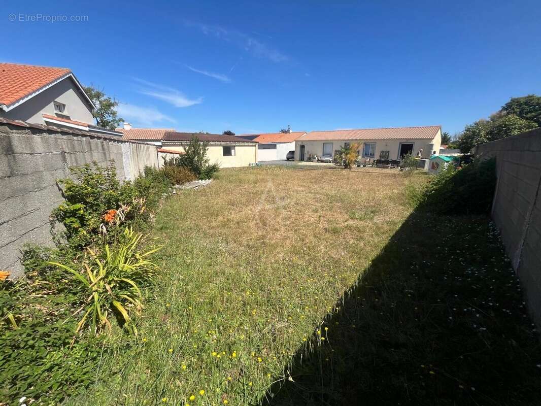 Terrain constructible de 404 m² avec garage  Aigrefeuille-sur-Maine - photo 3
