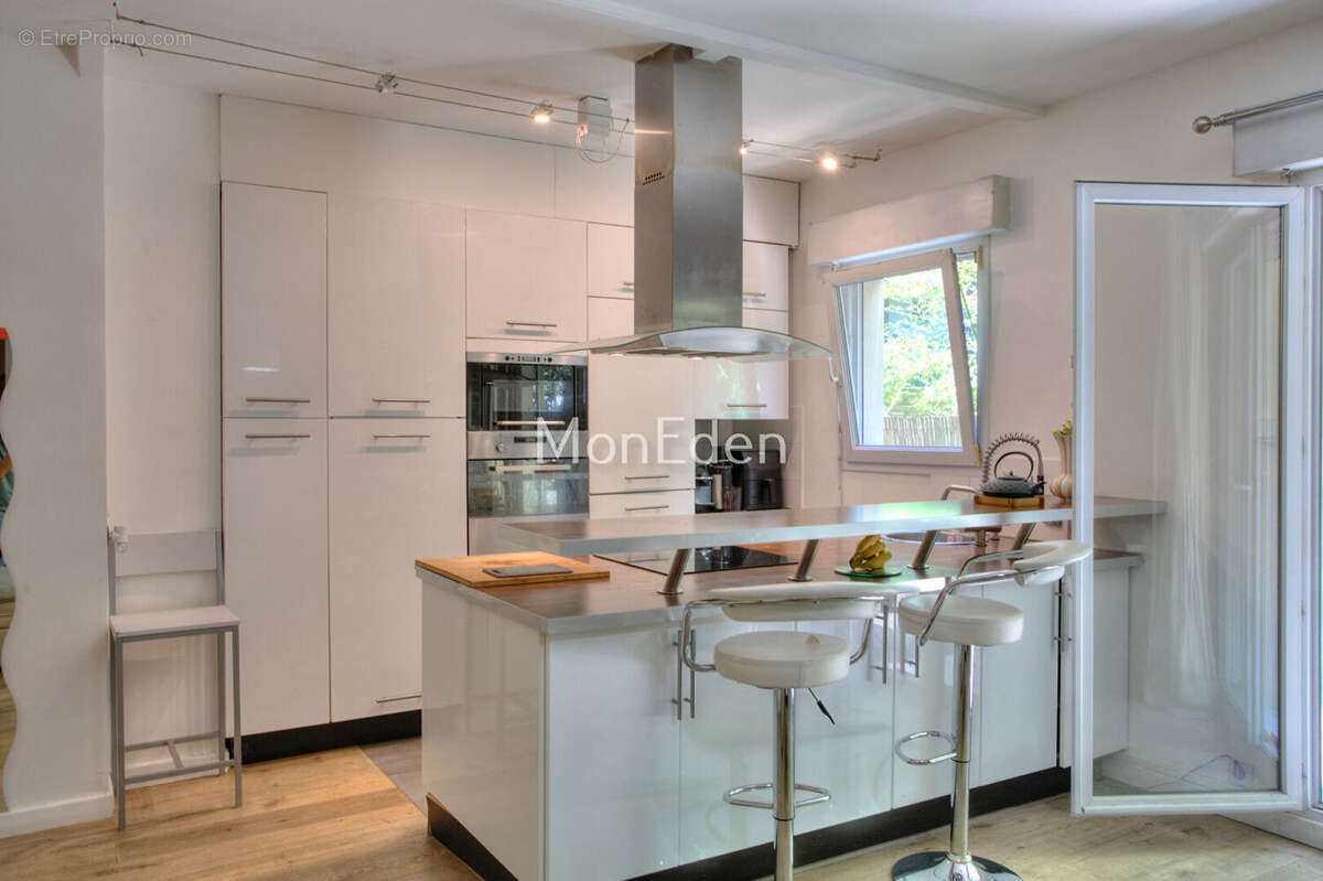 Appartement à LA GARENNE-COLOMBES