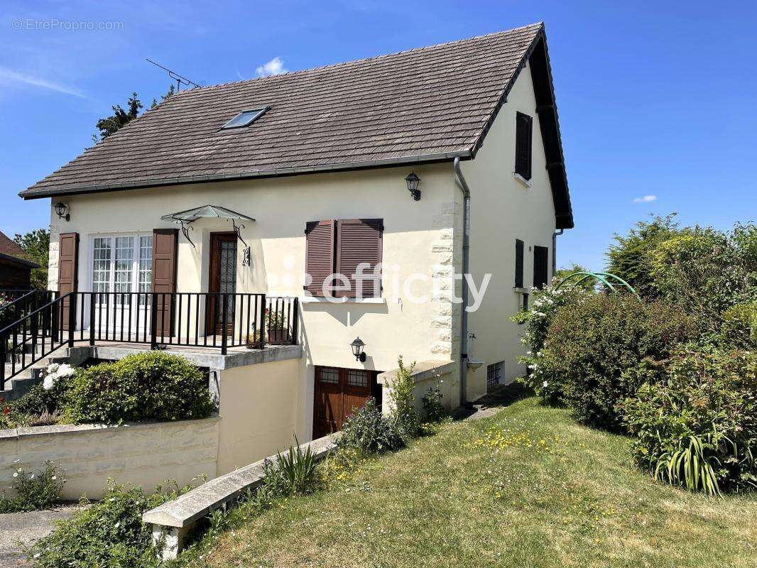 Maison à SAINTE-GENEVIEVE