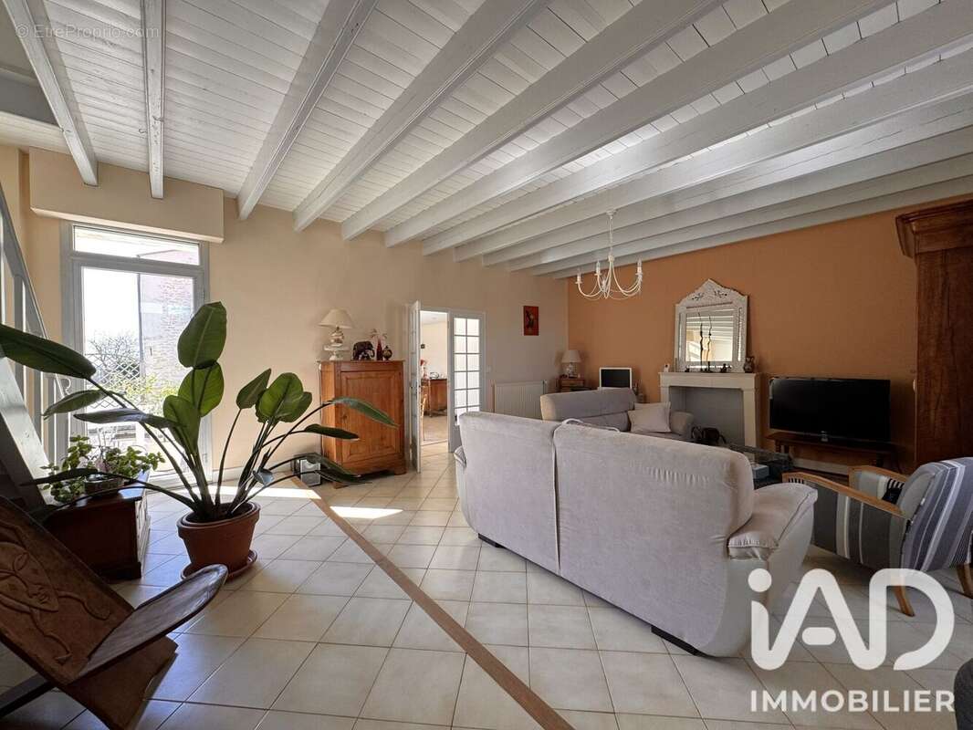 Maison 131 m² à Vouille-Les-Marais  - photo 4
