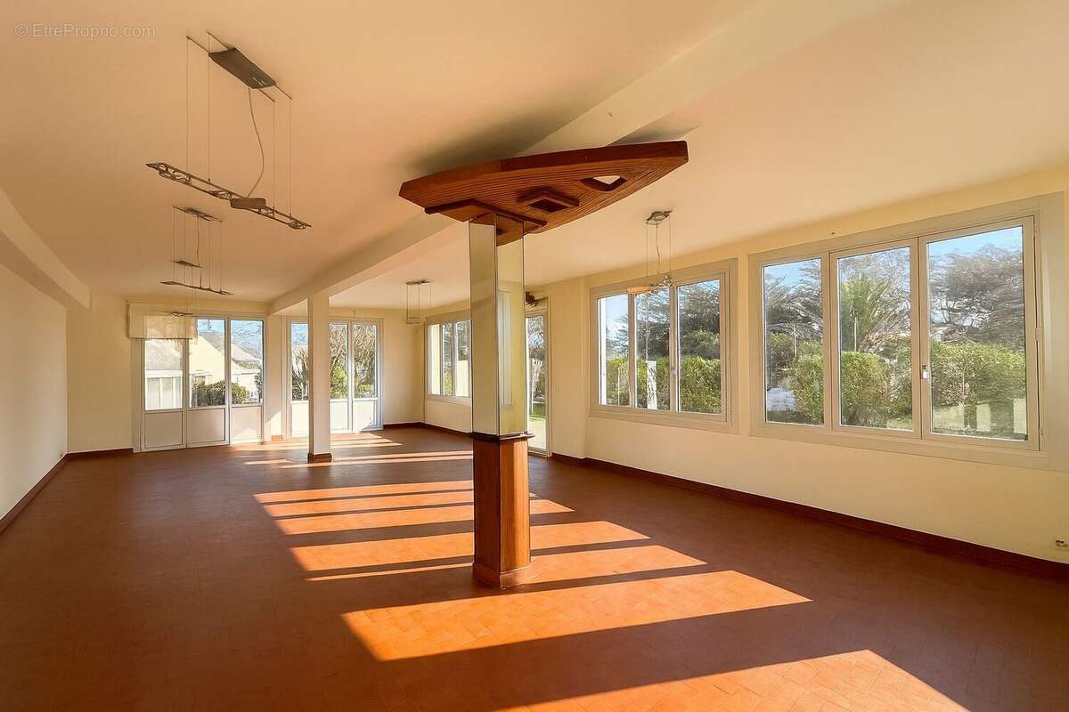 Commerce à SAINT-PIERRE-QUIBERON