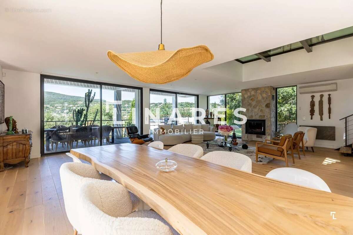 VILLA TOPAZE - Maison T7 de 206 m² - Dépendance - Piscine Terrain 1300m2 - 83240 Cavalaire - photo 7